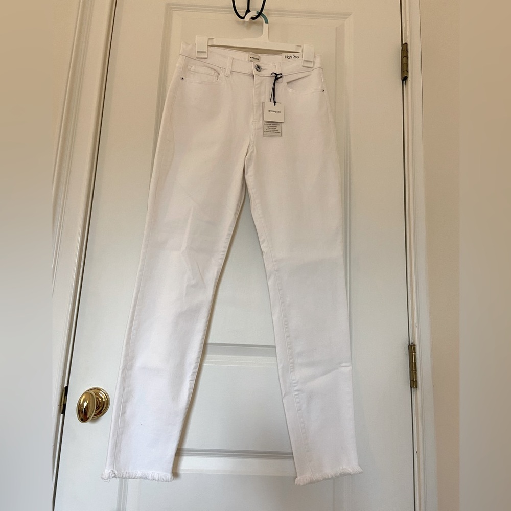 NWT. White high rise skinny jeans